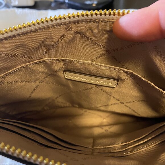 Michael Kors Jet Set Paris Travel Pouch Combo - Picture 10 of 10